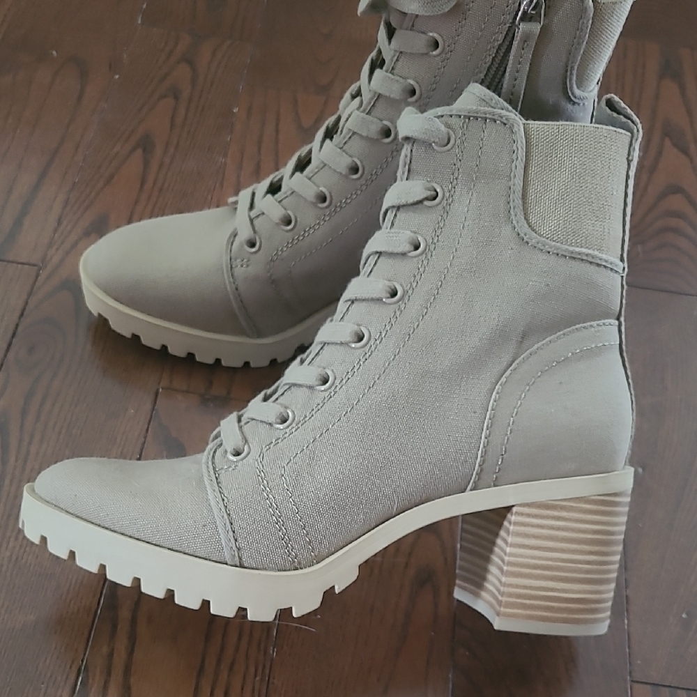 New Dolce Vita Canvas Stacked Heel Combat Boot in Tan Women's size 8